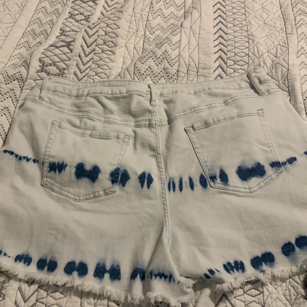 Ava & Viv Tie Dyed cut off shorts bleached Plus size 24W - Picture 5 of 8